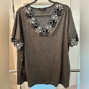 Size 18-20 BloomChic Black and White Floral Trim Women's Top. Never worn!